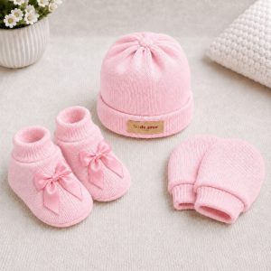 Kit Maternidade em Tricô Rosa – Touca, Sapatinho e Luvas RN
