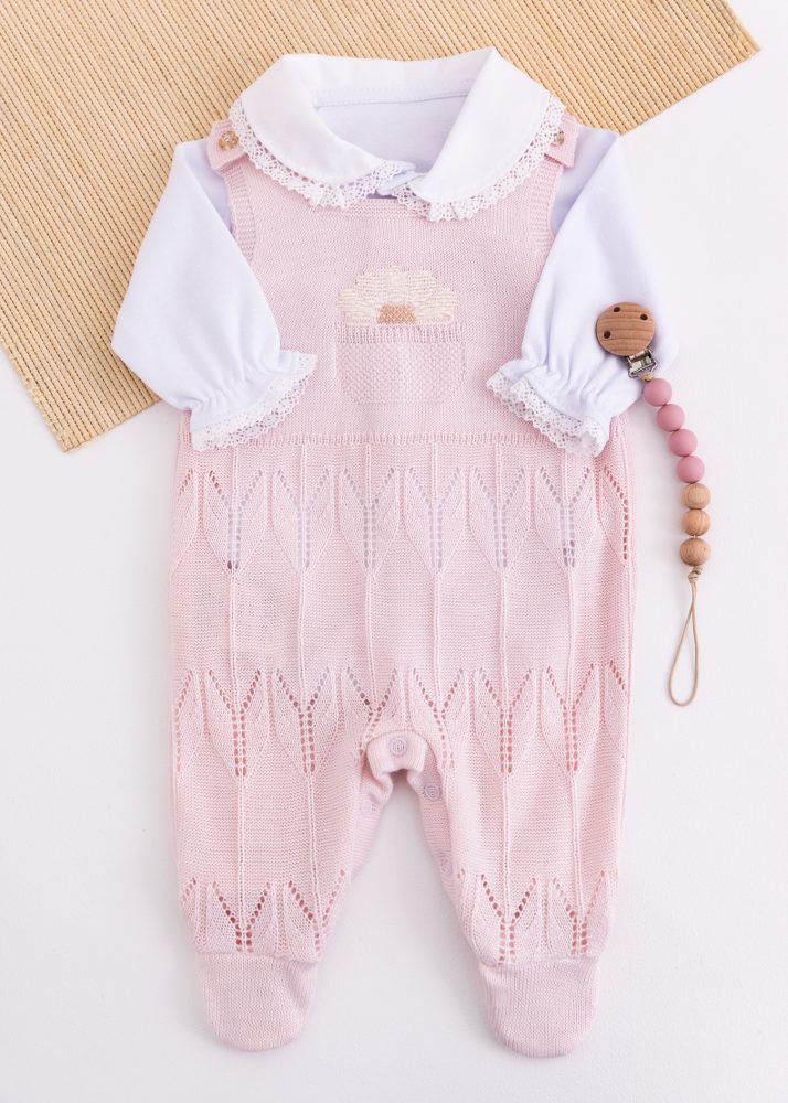 Jardineira em Tricô Rosa Pastel com Body Branco - Image 2