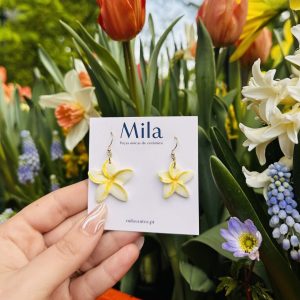 Brincos Assimétricos Flor | Porcelana